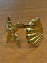 Load image into Gallery viewer, Sortija estrella de mar y caracol dorado - Stainless Steel
