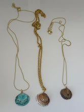 Load image into Gallery viewer, Cadenas con caracoles - Shell Necklaces
