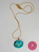 Load image into Gallery viewer, Cadenas con caracoles - Shell Necklaces
